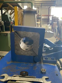 vendo profilatrice per tubo elettrosaldato
