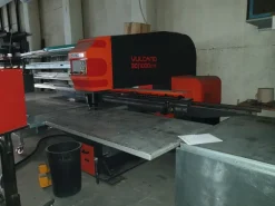 vendo punzonatrice vulcano 30/1000 cnc