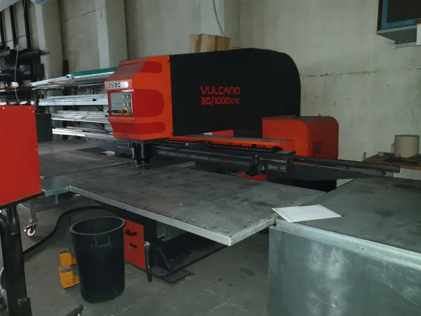 vendo punzonatrice vulcano 30/1000 cnc