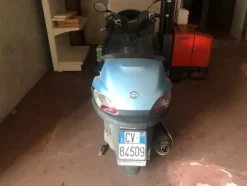 6#4719 Vespa Piaggio MP3