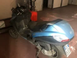 6#4719 Vespa Piaggio MP3