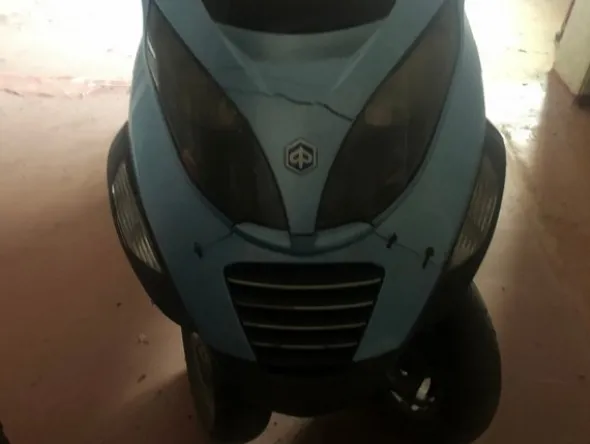 6#4719 Vespa Piaggio MP3