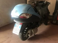 6#4719 Vespa Piaggio MP3