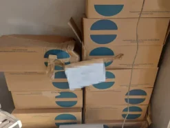 1#8374 Vetrina frigo per frollatura, tavolo in Teflon e attrezzature varie