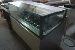 7#2823 Vetrina gelato