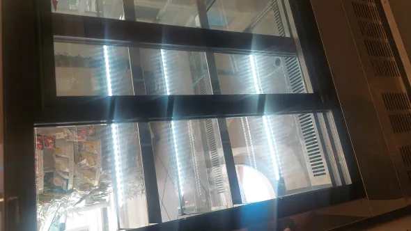 Vetrina pasticceria positiva