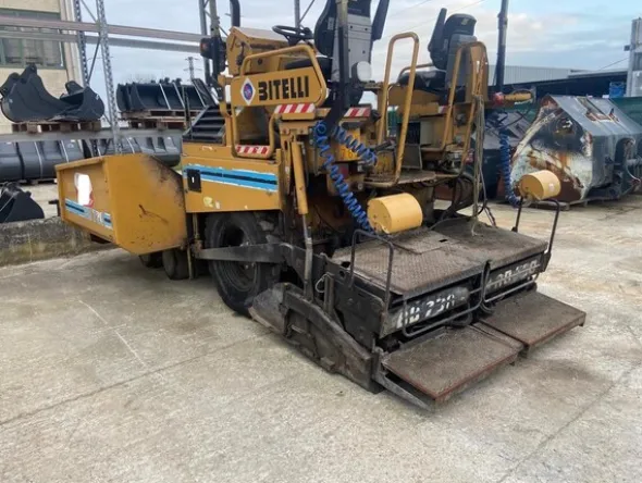 2#6842 Vibrofinitrice Caterpillar