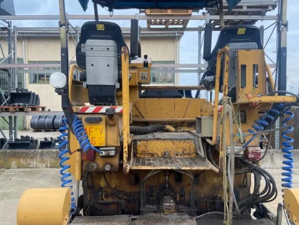 2#6842 Vibrofinitrice Caterpillar