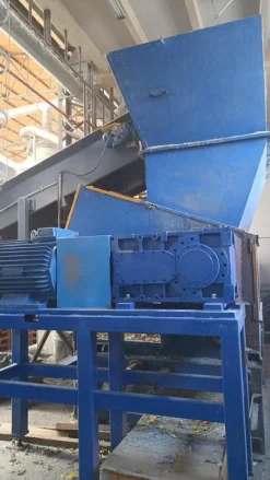 VMC Impianti single shaft shredder 1800 mm.