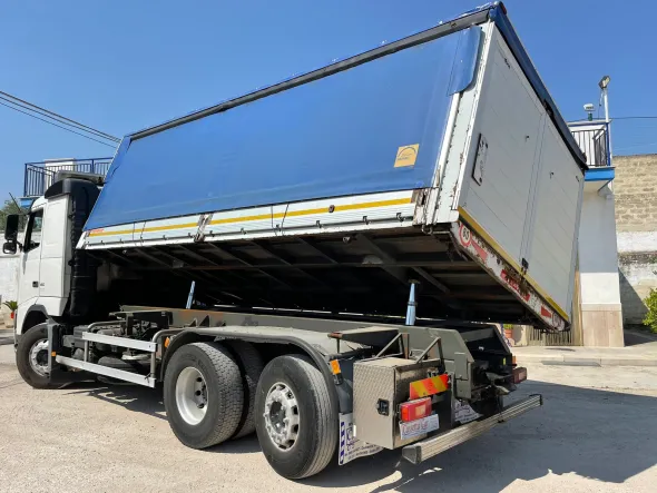 VOLVO FH 12 460 CON CASSONE RIB.BIL. 8 TON