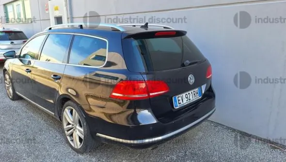 2#9909 Wolkswagen Passat