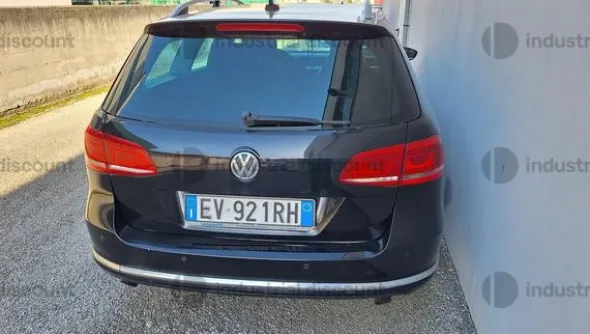 2#9909 Wolkswagen Passat